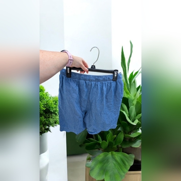 Coral Bay Women's Demin Shorts Size Medium (EUC) - Picture 6 of 9